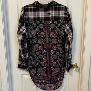 Tribal Jeans Floral and Plaid Long Sleeve Button Down Size M